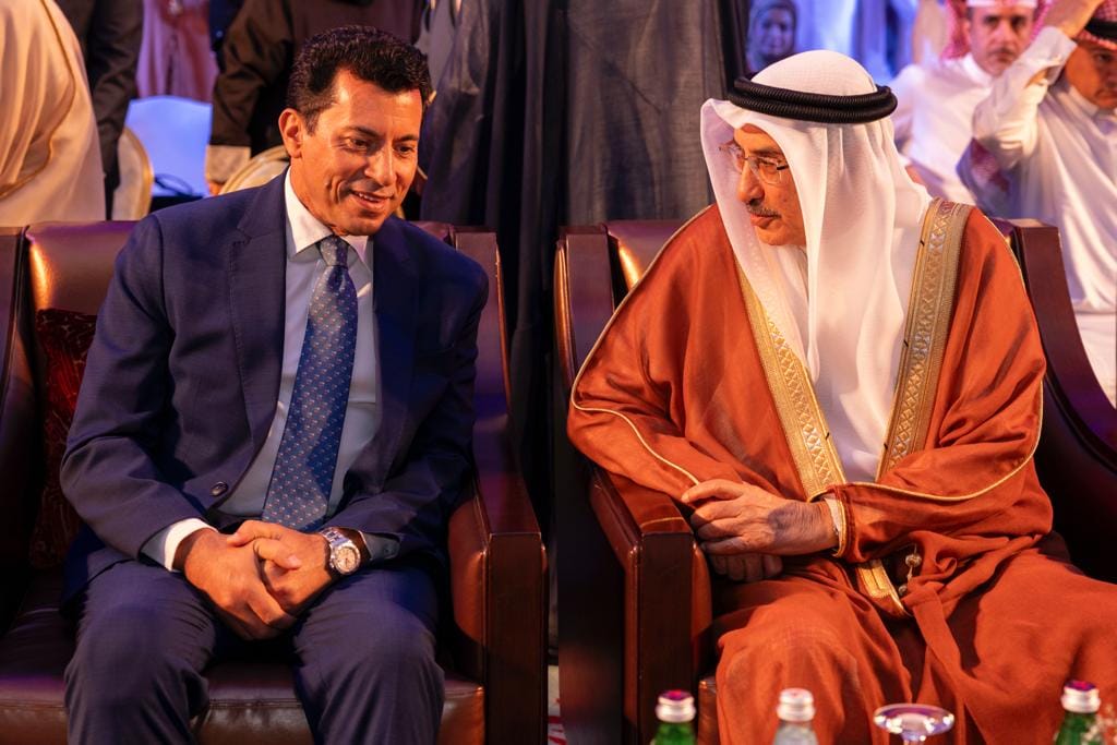 وزير الشباب والرياضة يفوز بجائزة رواد العمل التطوعي بمملكة البحرين