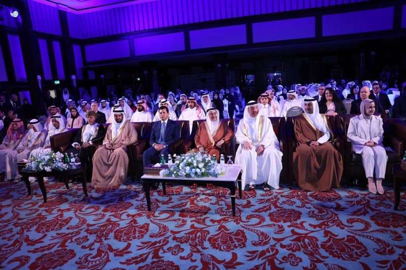 وزير الشباب والرياضة يفوز بجائزة رواد العمل التطوعي بمملكة البحرين