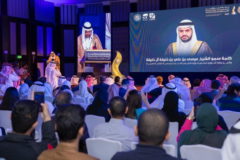 وزير الشباب والرياضة يفوز بجائزة رواد العمل التطوعي بمملكة البحرين