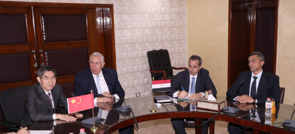 وزير الزراعة ونائب وزير الجمارك الصيني