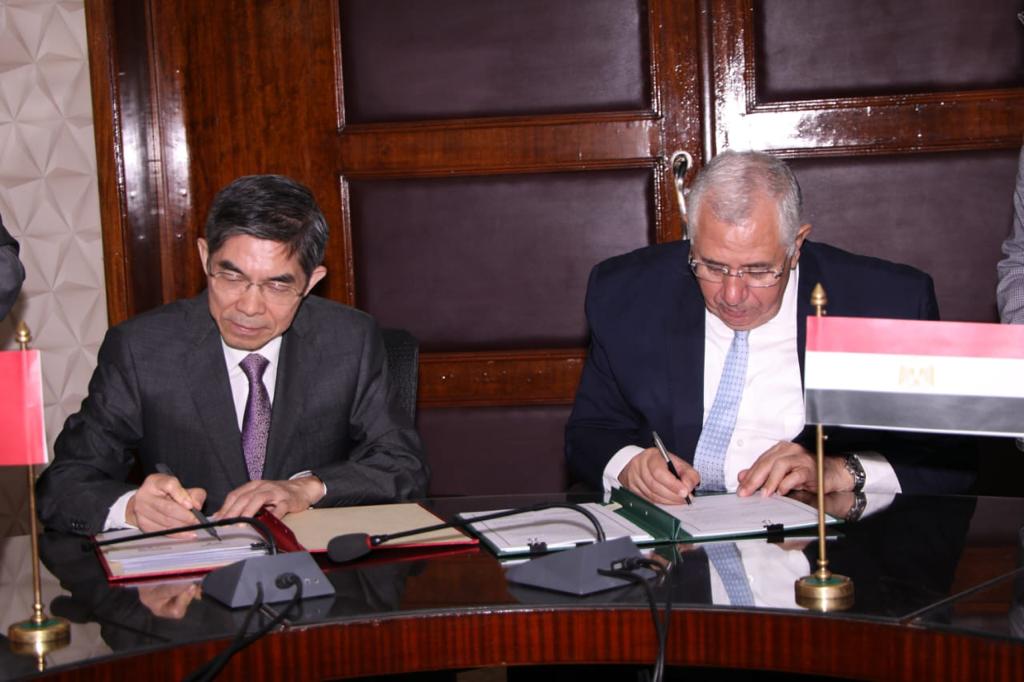 وزير الزراعة ونائب وزير الجمارك الصيني