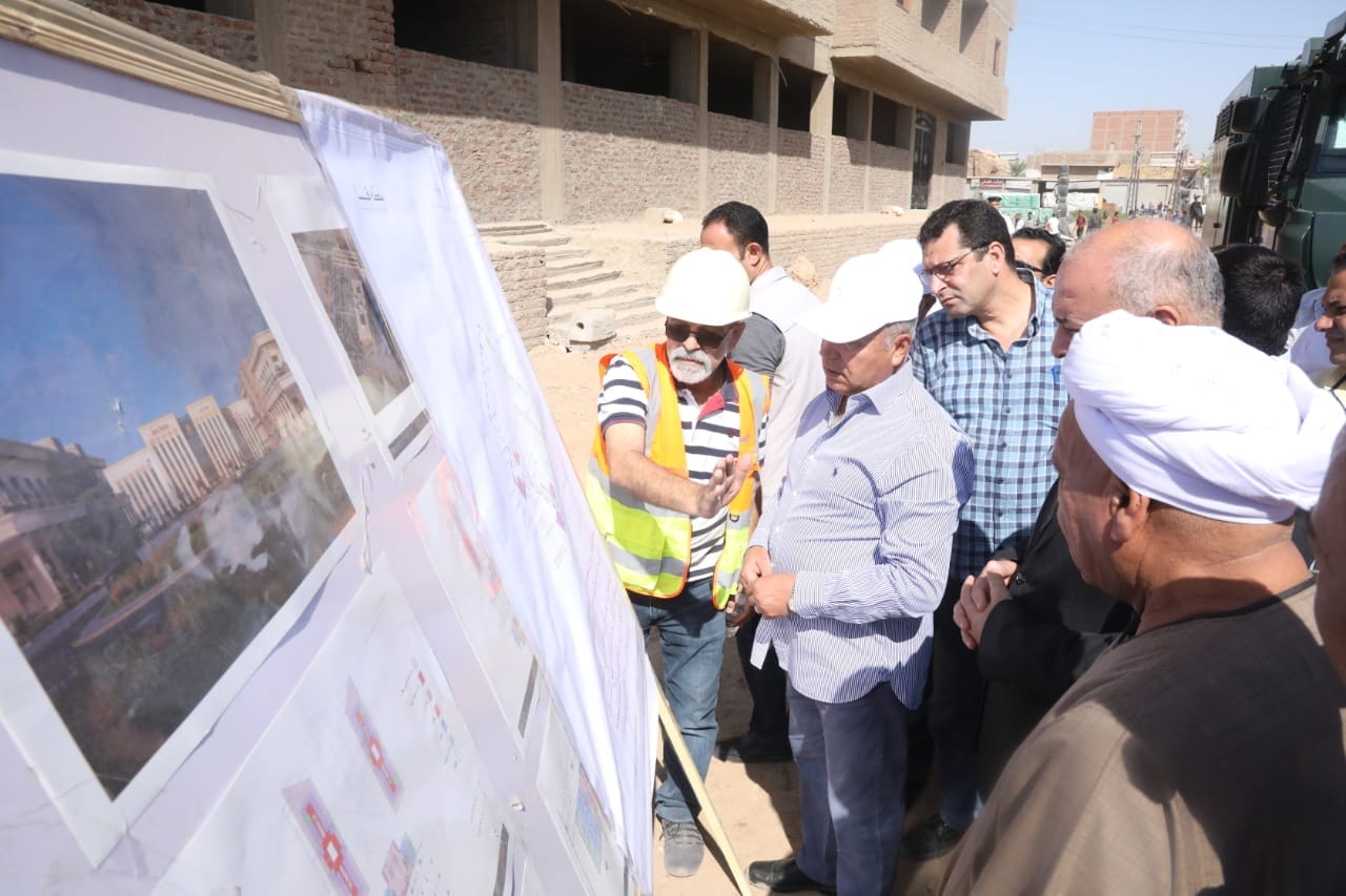 الوزير يتابع أعمال الخط الثالث لشبكة القطار الكهربائي السريع