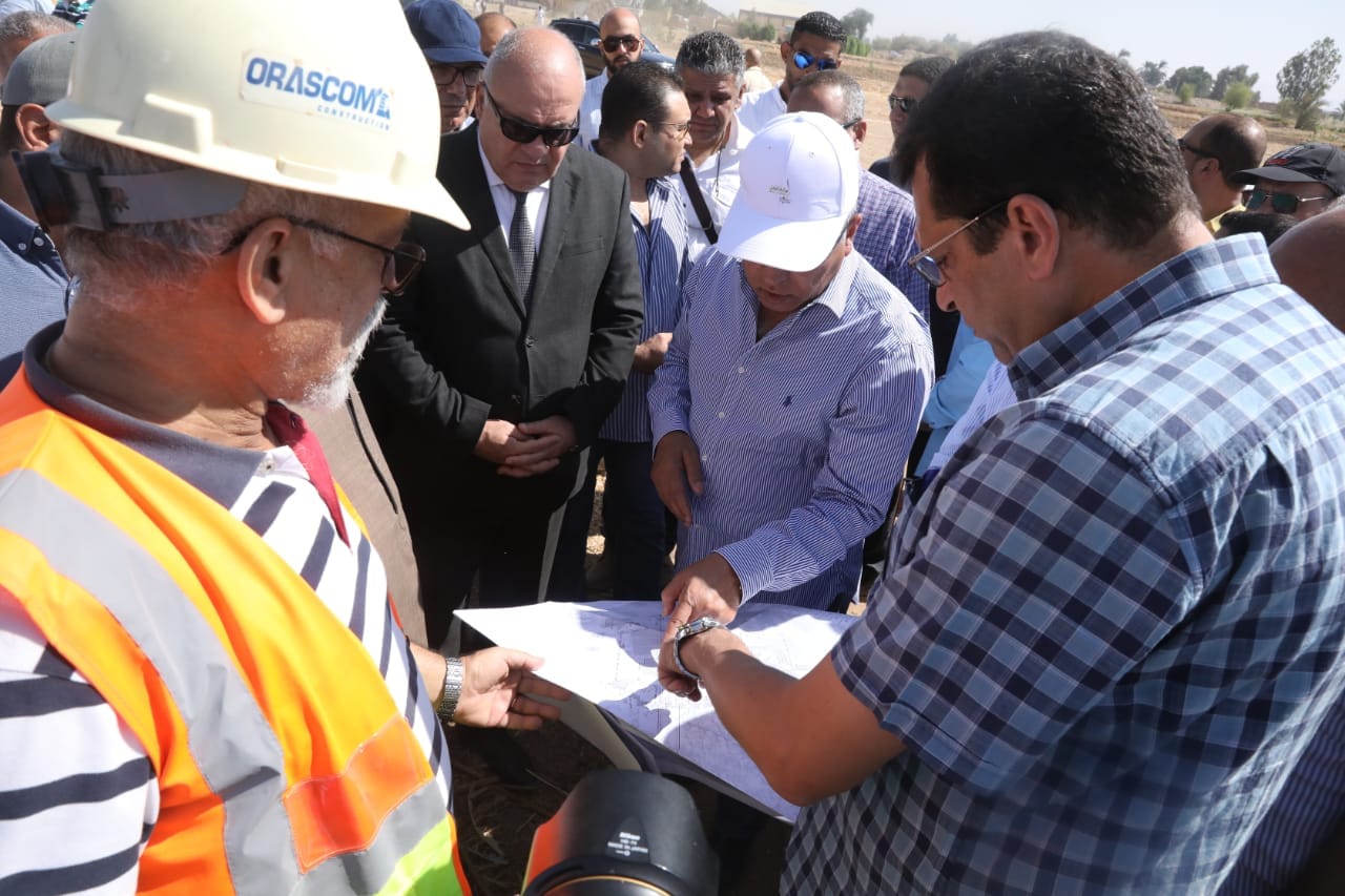 الوزير يتابع أعمال الخط الثالث لشبكة القطار الكهربائي السريع