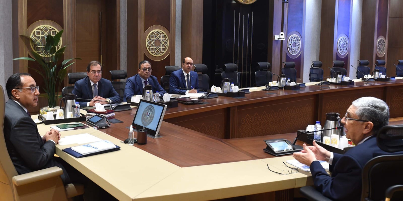 رئيس الوزراء يتابع إجراءات تعظيم دور الطاقة المتجددة خلال الفترة المقبلة