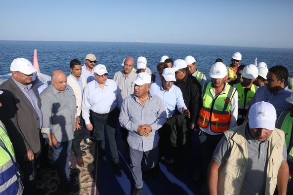 الوزير يتابع اعمال تنفيذ المحطة متعددة الأغراض بميناء سفاجا�