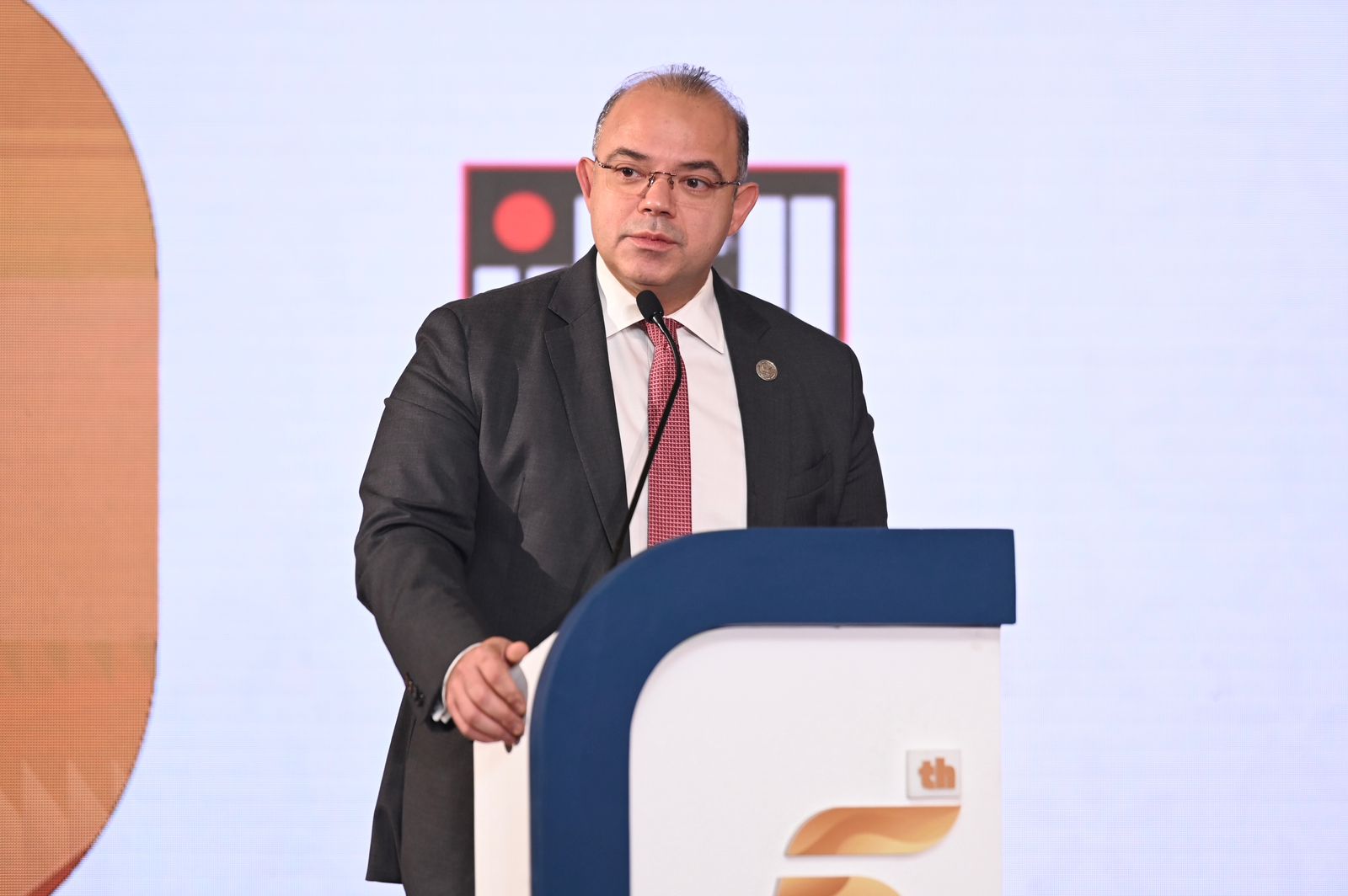 رئيس الرقابة المالية يلقي الكلمة الرئيسية لمؤتمر التأمين