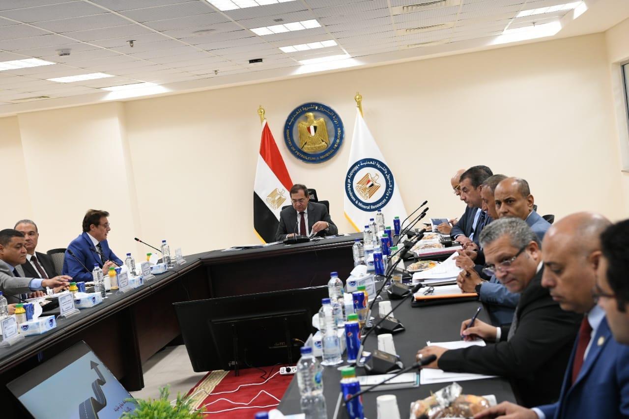 وزير البترول يترأس اجتماع عمومية جهاز