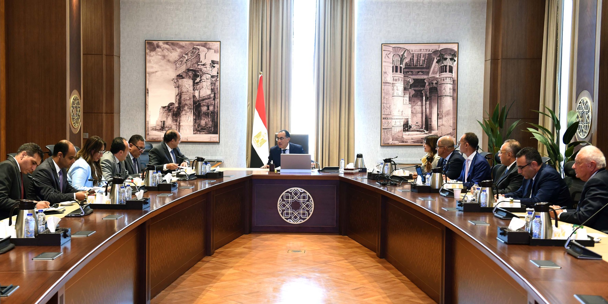 رئيس الوزراء يجتمع مع أعضاء غرفة الصناعات الغذائية