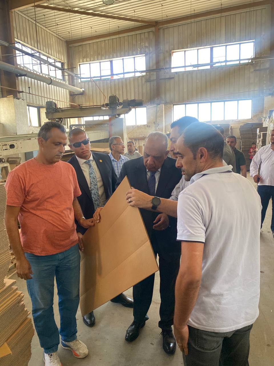 وزير قطاع الأعمال العام يتفقد مصانع شركة العبوات والمستلزمات الطبية