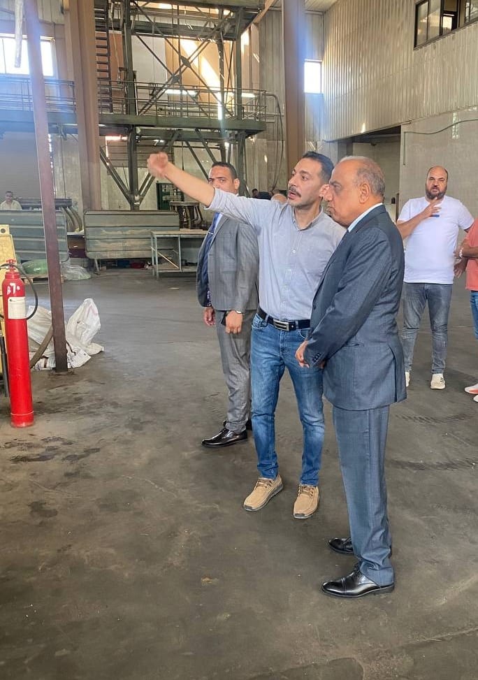 وزير قطاع الأعمال العام يتفقد مصانع شركة العبوات والمستلزمات الطبية