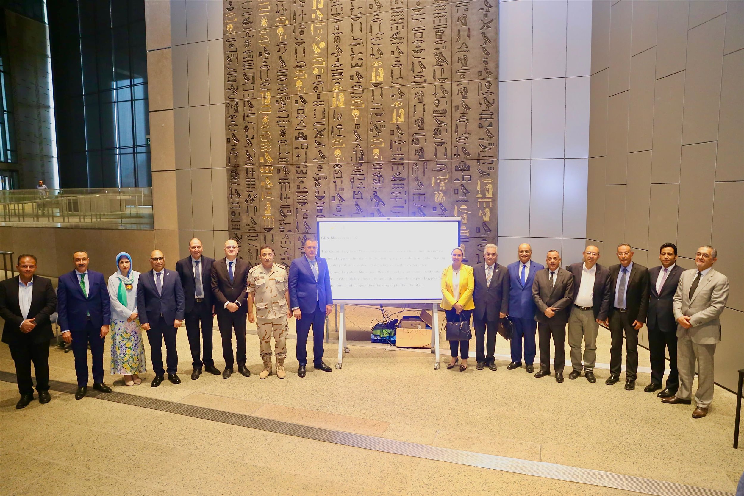 وزير السياحة يترأس اجتماع مجلس إدارة هيئة المتحف المصري الكبير