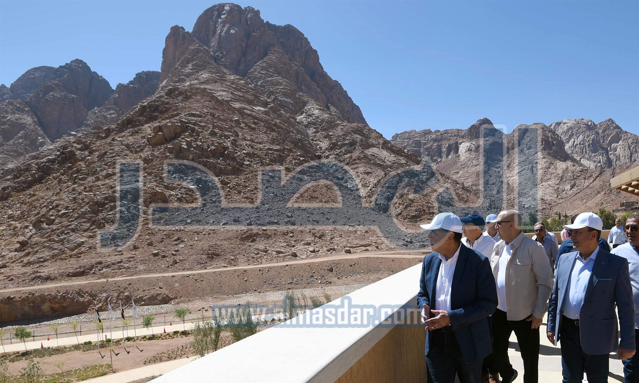 رئيس الوزراء يتفقد مشروع إنشاء المنتجع السياحي الجبلي بسانت كاترين