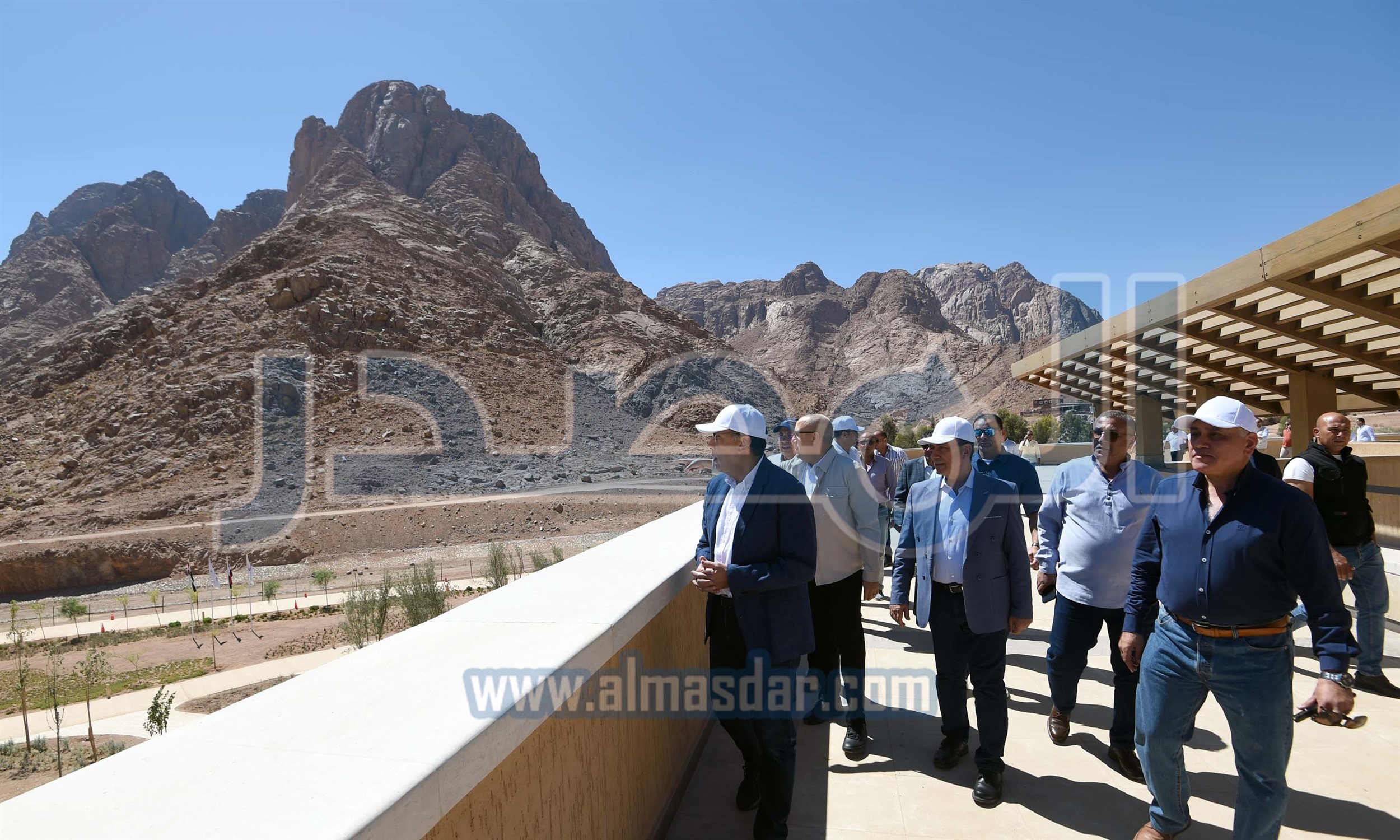 رئيس الوزراء يتفقد مشروع إنشاء المنتجع السياحي الجبلي بسانت كاترين