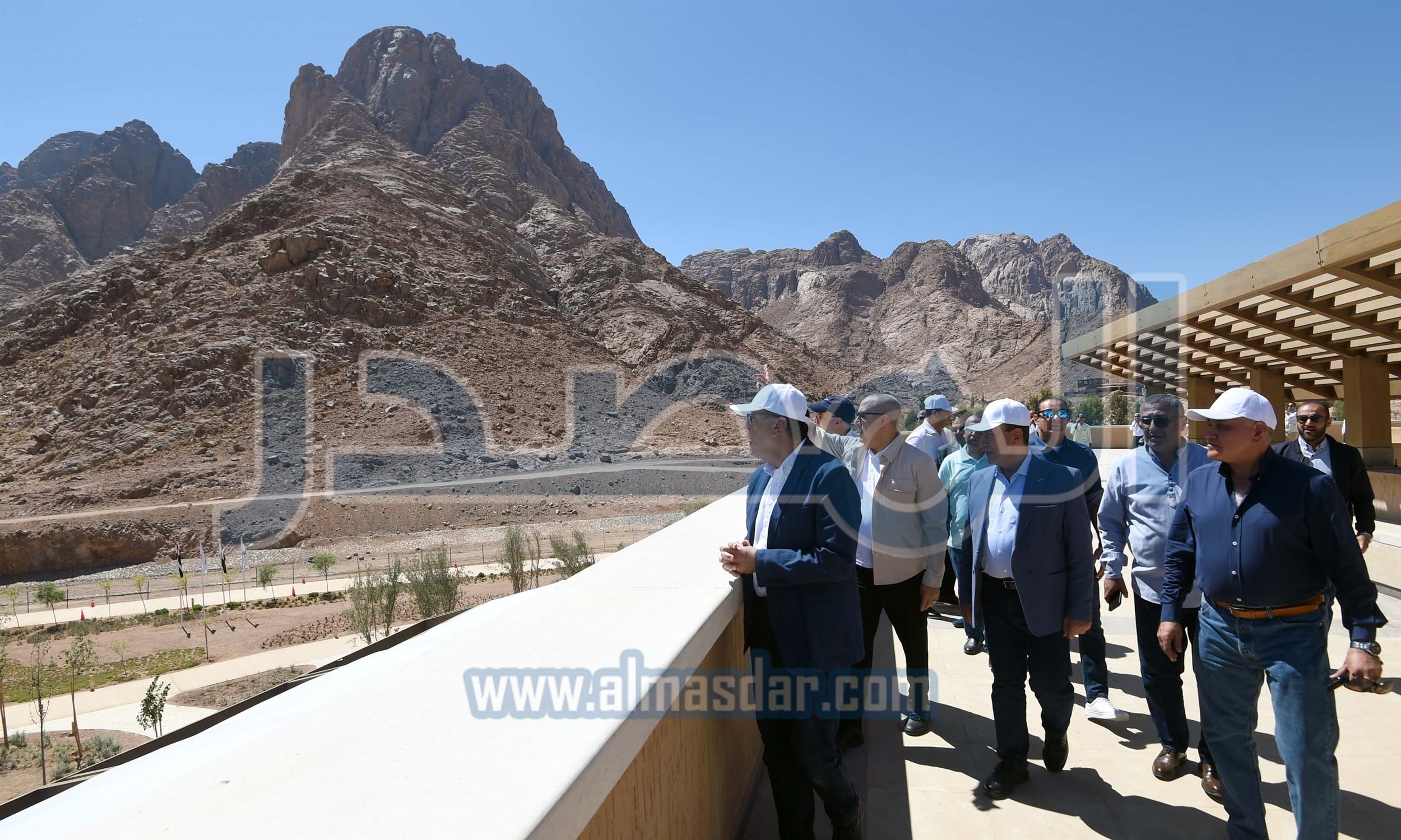 رئيس الوزراء يتفقد مشروع إنشاء المنتجع السياحي الجبلي بسانت كاترين