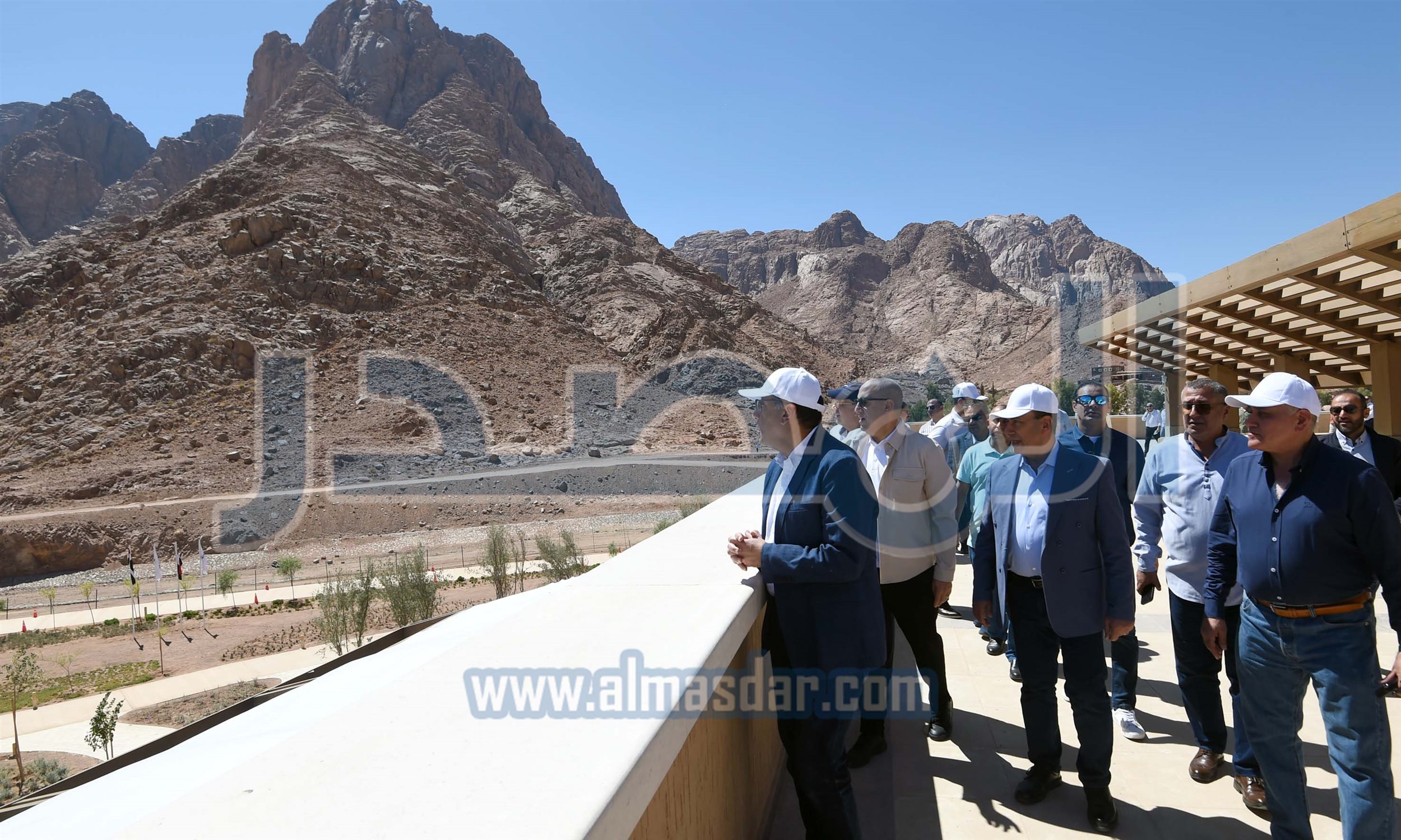 رئيس الوزراء يتفقد مشروع إنشاء المنتجع السياحي الجبلي بسانت كاترين