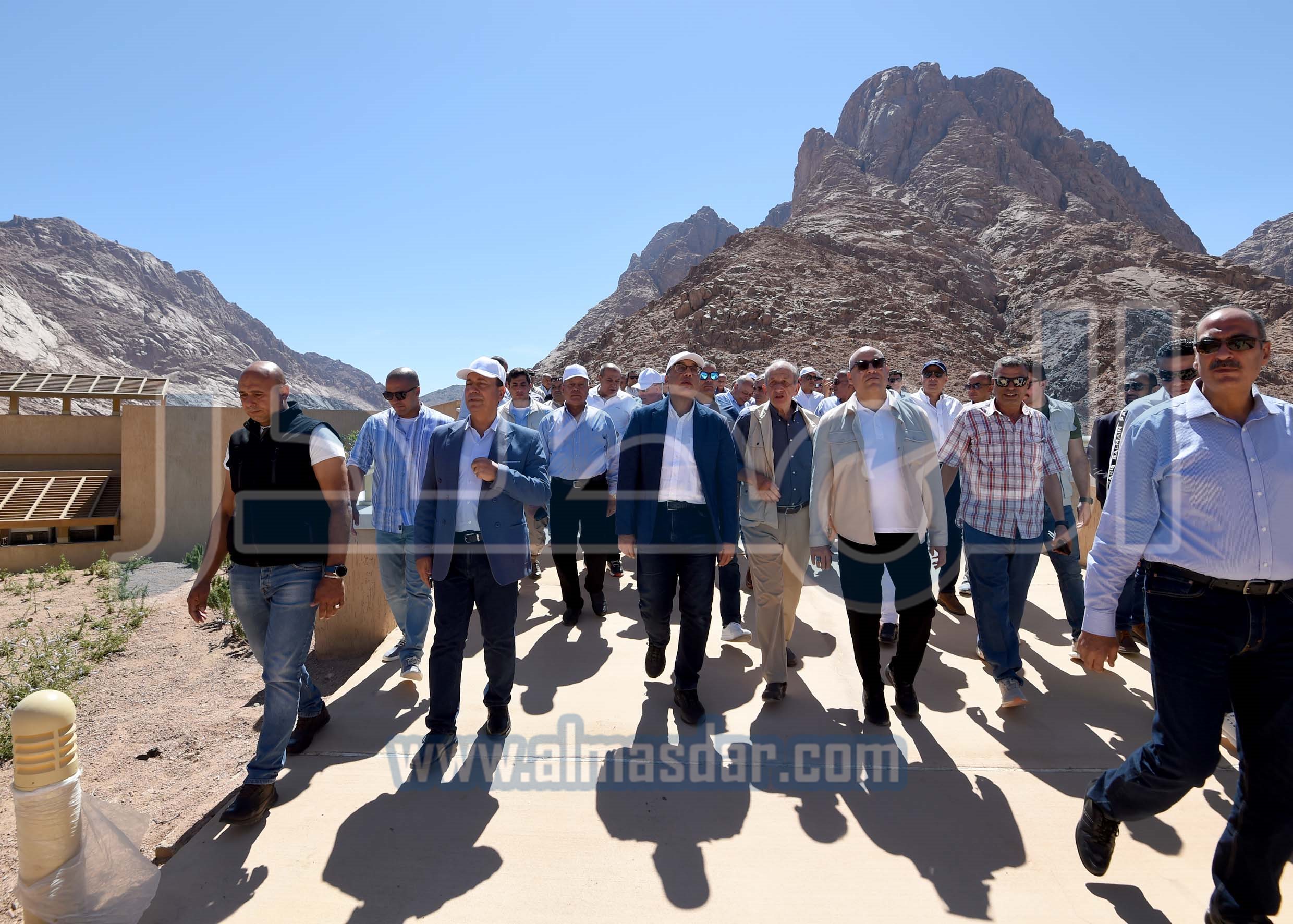 رئيس الوزراء يتفقد مشروع إنشاء المنتجع السياحي الجبلي بسانت كاترين