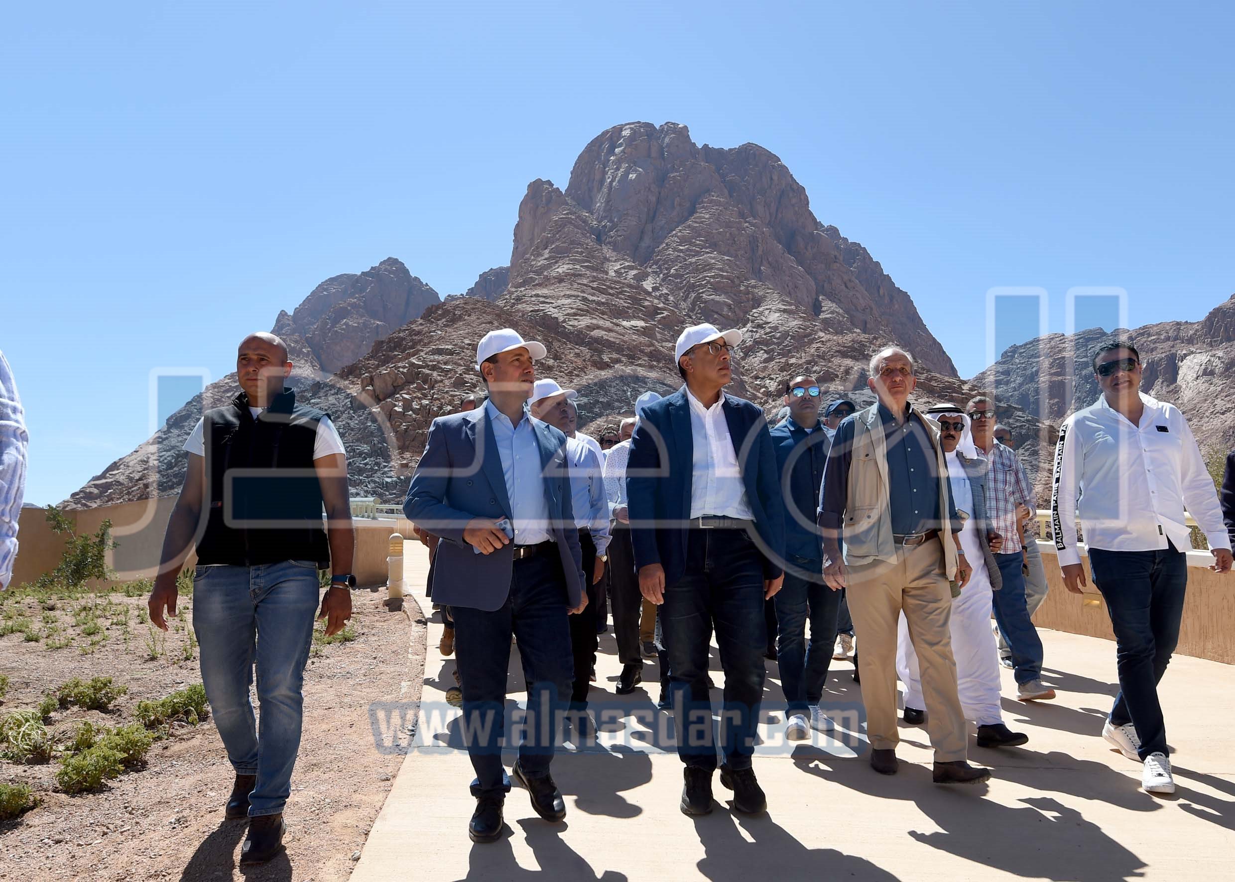 رئيس الوزراء يتفقد مشروع إنشاء المنتجع السياحي الجبلي بسانت كاترين