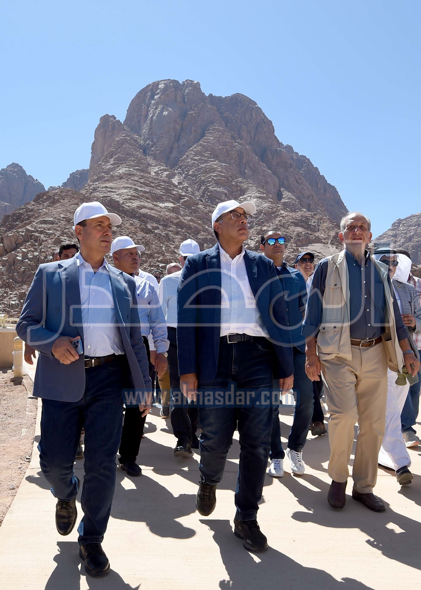 رئيس الوزراء يتفقد مشروع إنشاء المنتجع السياحي الجبلي بسانت كاترين