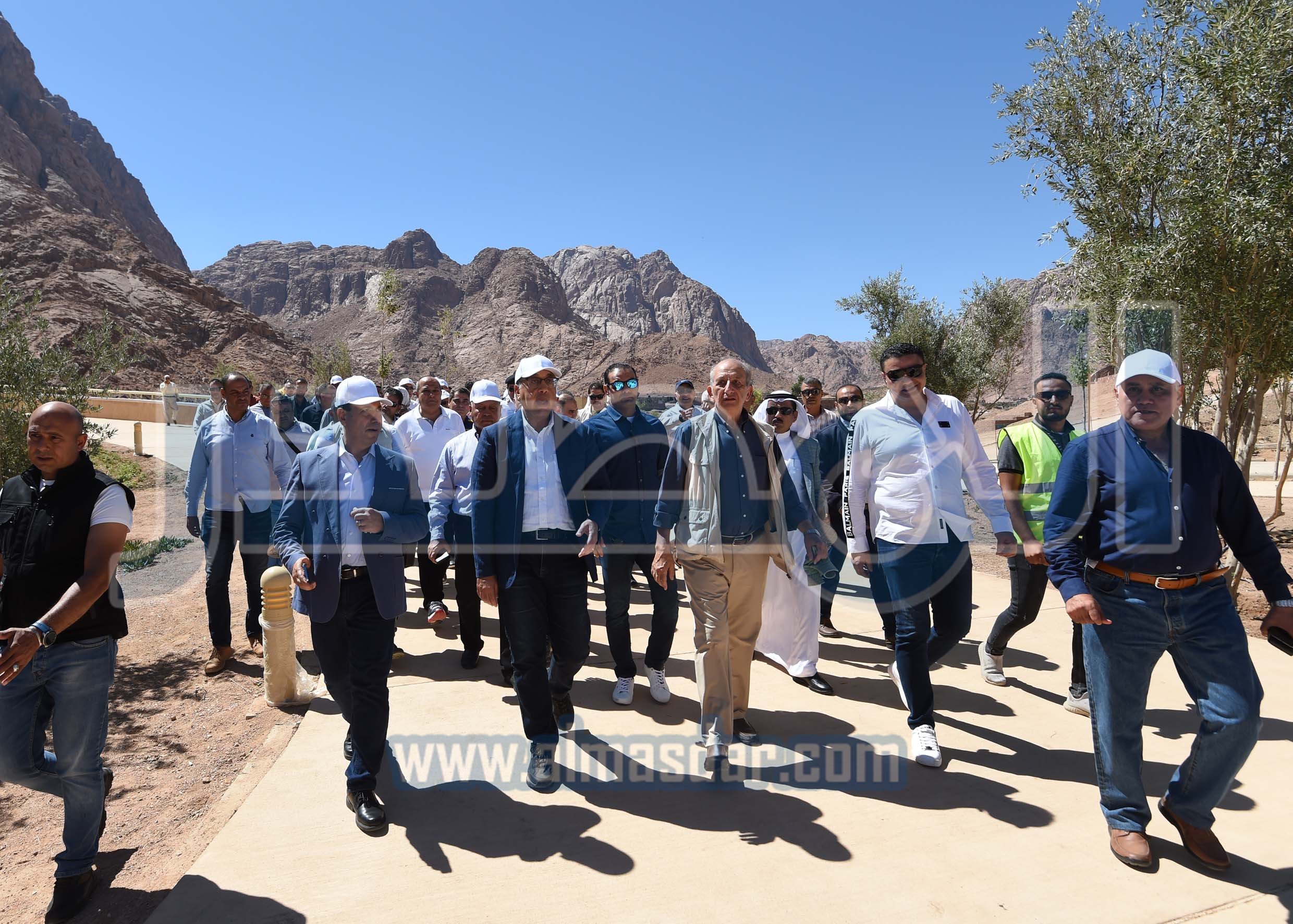 رئيس الوزراء يتفقد مشروع إنشاء المنتجع السياحي الجبلي بسانت كاترين