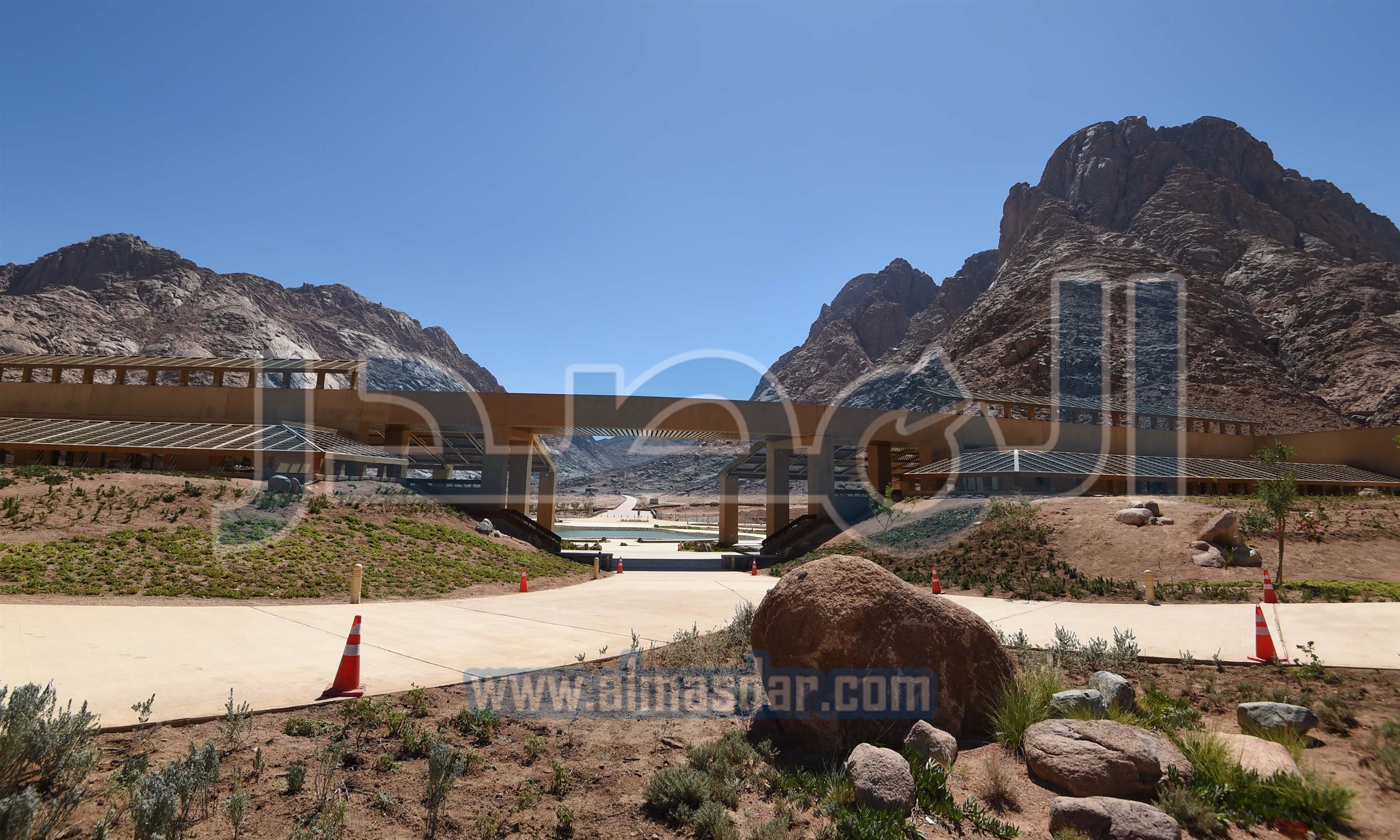 رئيس الوزراء يتفقد مشروع إنشاء المنتجع السياحي الجبلي بسانت كاترين