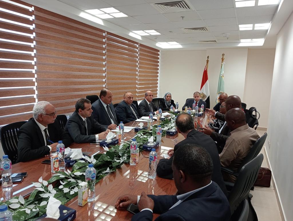 وزير الزراعة مع الوفد المرافق لمحافظ كيب بجنوب أفريقيا