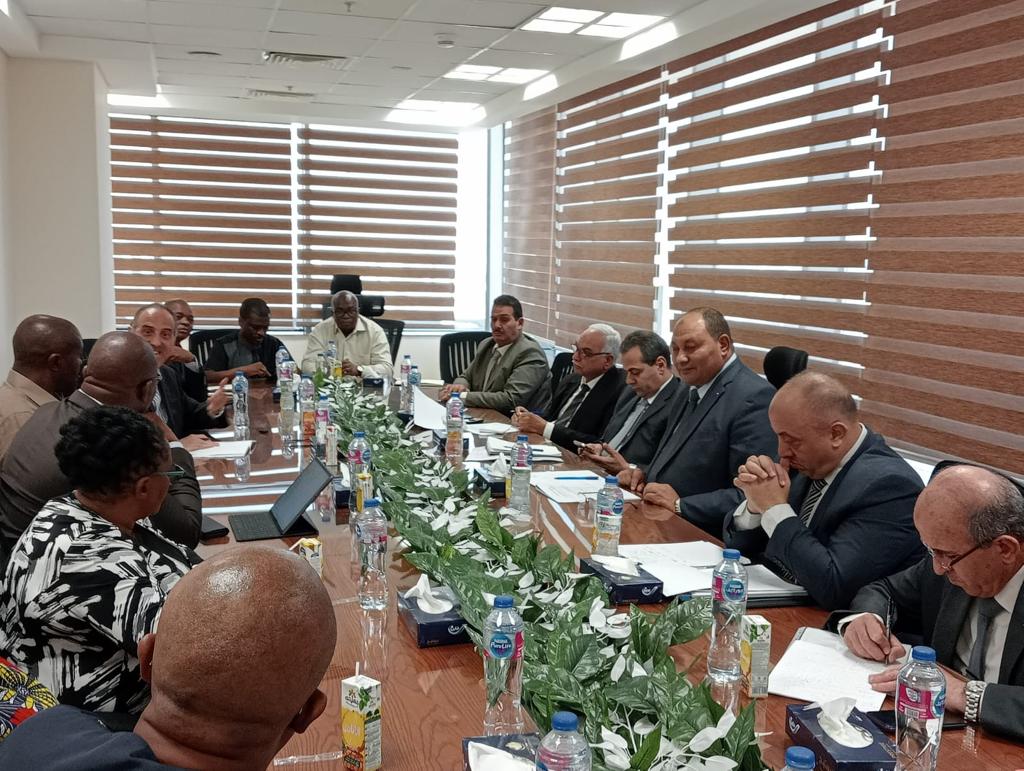 وزير الزراعة مع الوفد المرافق لمحافظ كيب بجنوب أفريقيا