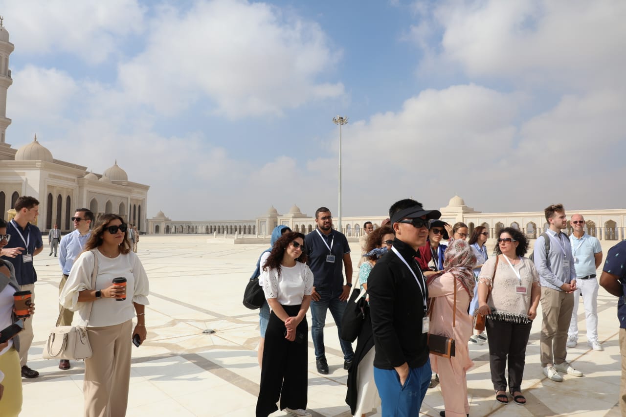 وفد من البنك الآسيوي للاستثمار في البنية التحتية في زيارة للعاصمة الإدارية