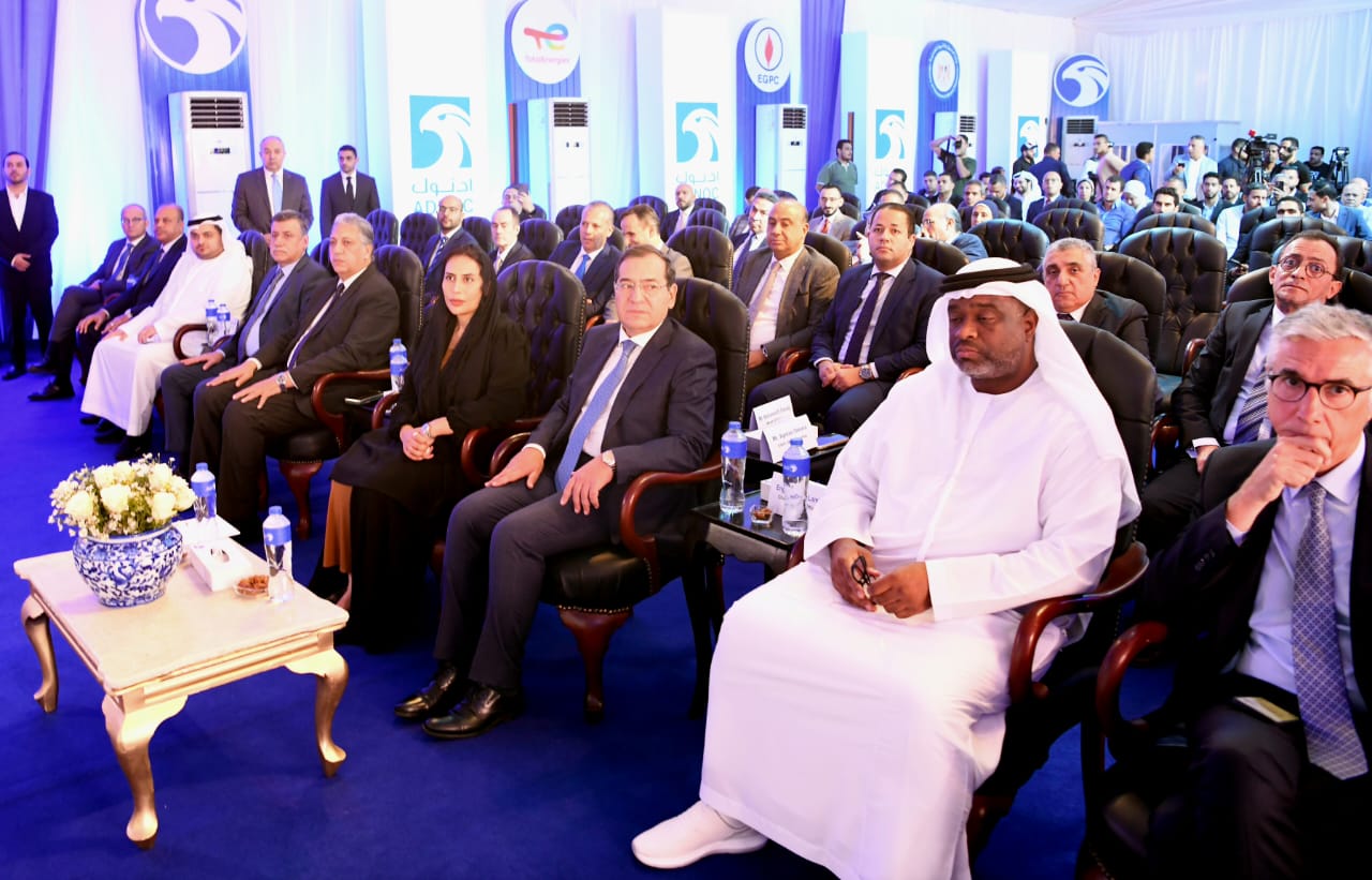 وزير البترول يفتتح اولي محطات خدمة وتموين السيارات بالوقود لشركة أدنوك الإماراتية في مصر