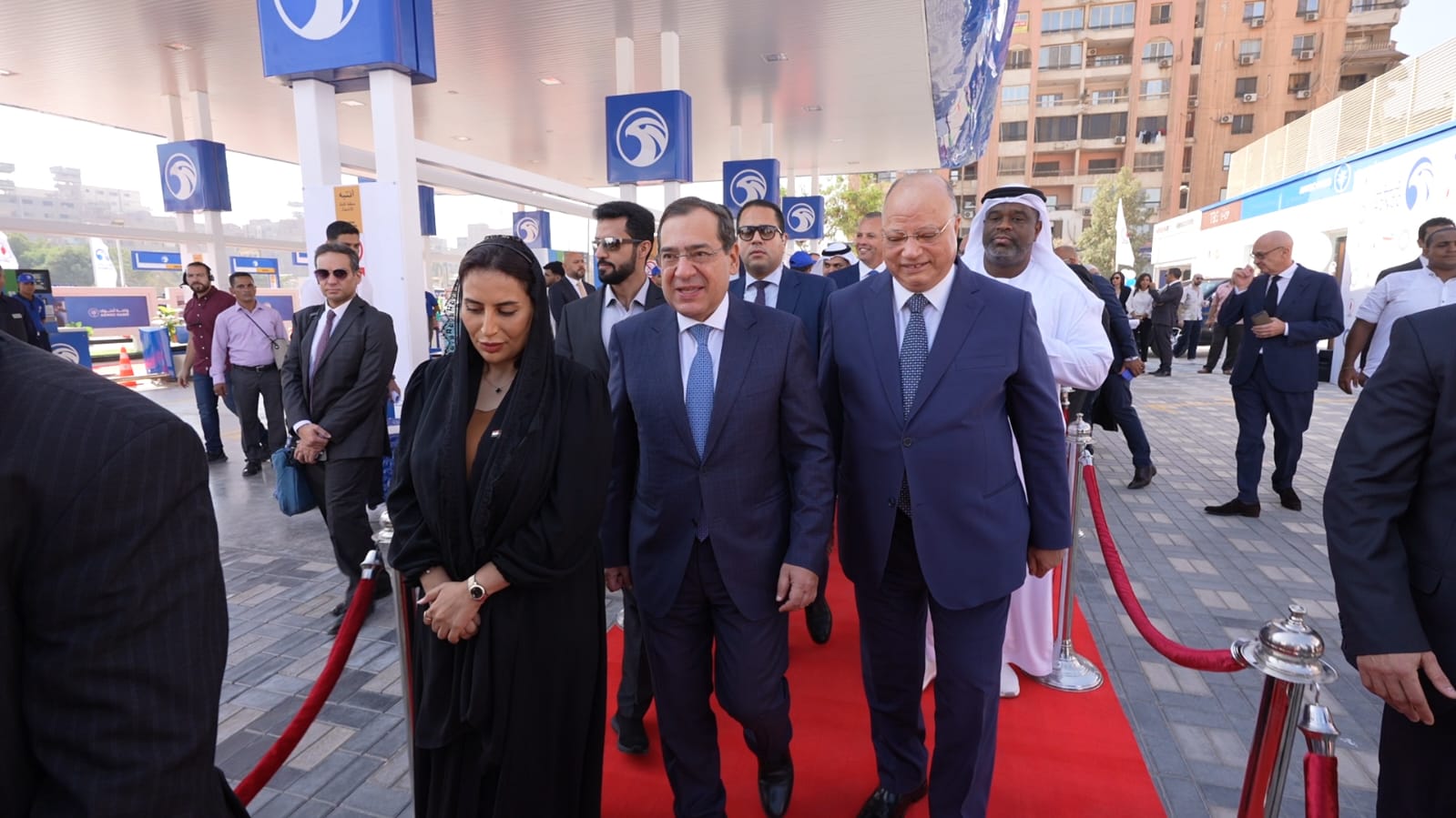 وزير البترول يفتتح اولي محطات خدمة وتموين السيارات بالوقود لشركة أدنوك الإماراتية في مصر