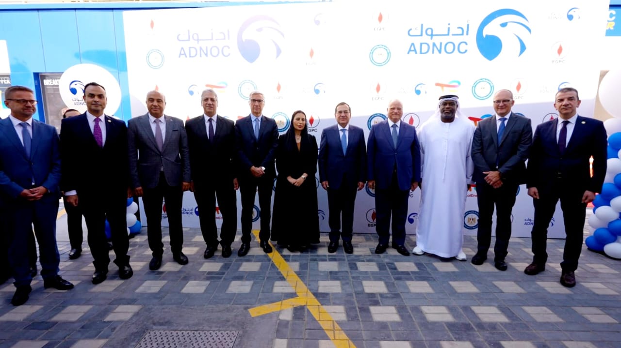 وزير البترول يفتتح اولي محطات خدمة وتموين السيارات بالوقود لشركة أدنوك الإماراتية في مصر