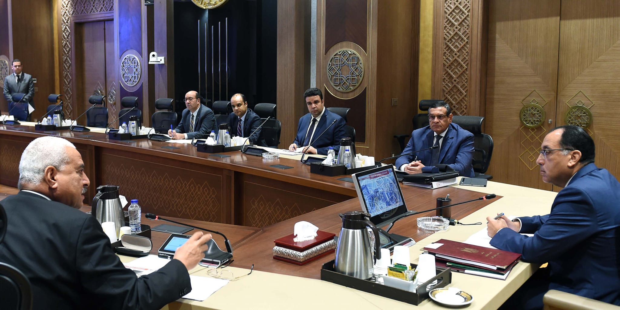 رئيس الوزراء يتابع مشروعات محافظة السويس