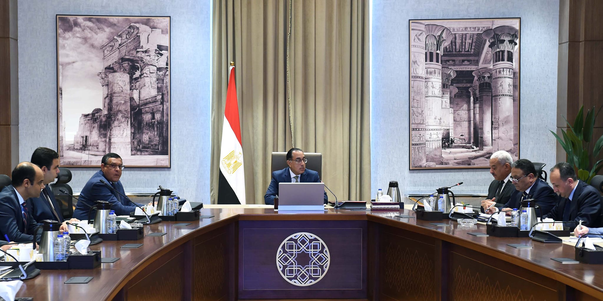 رئيس الوزراء يتابع مشروعات محافظة السويس