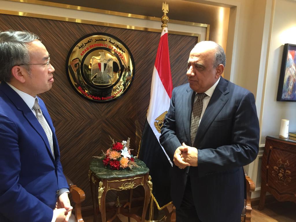 وزير قطاع الأعمال العام مع وزير الخدمات المالية والخزانة بحكومة هونج كونج