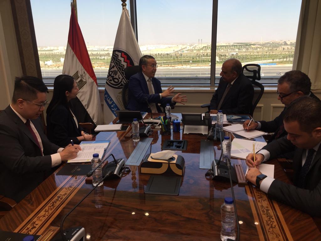 وزير قطاع الأعمال العام مع وزير الخدمات المالية والخزانة بحكومة هونج كونج