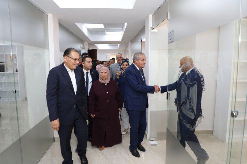وزير التموين يفتتح مجمع الخدمات التموينية بالعاشر من رمضان