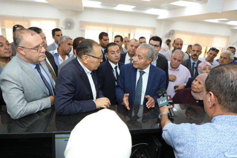 وزير التموين يفتتح مجمع الخدمات التموينية بالعاشر من رمضان