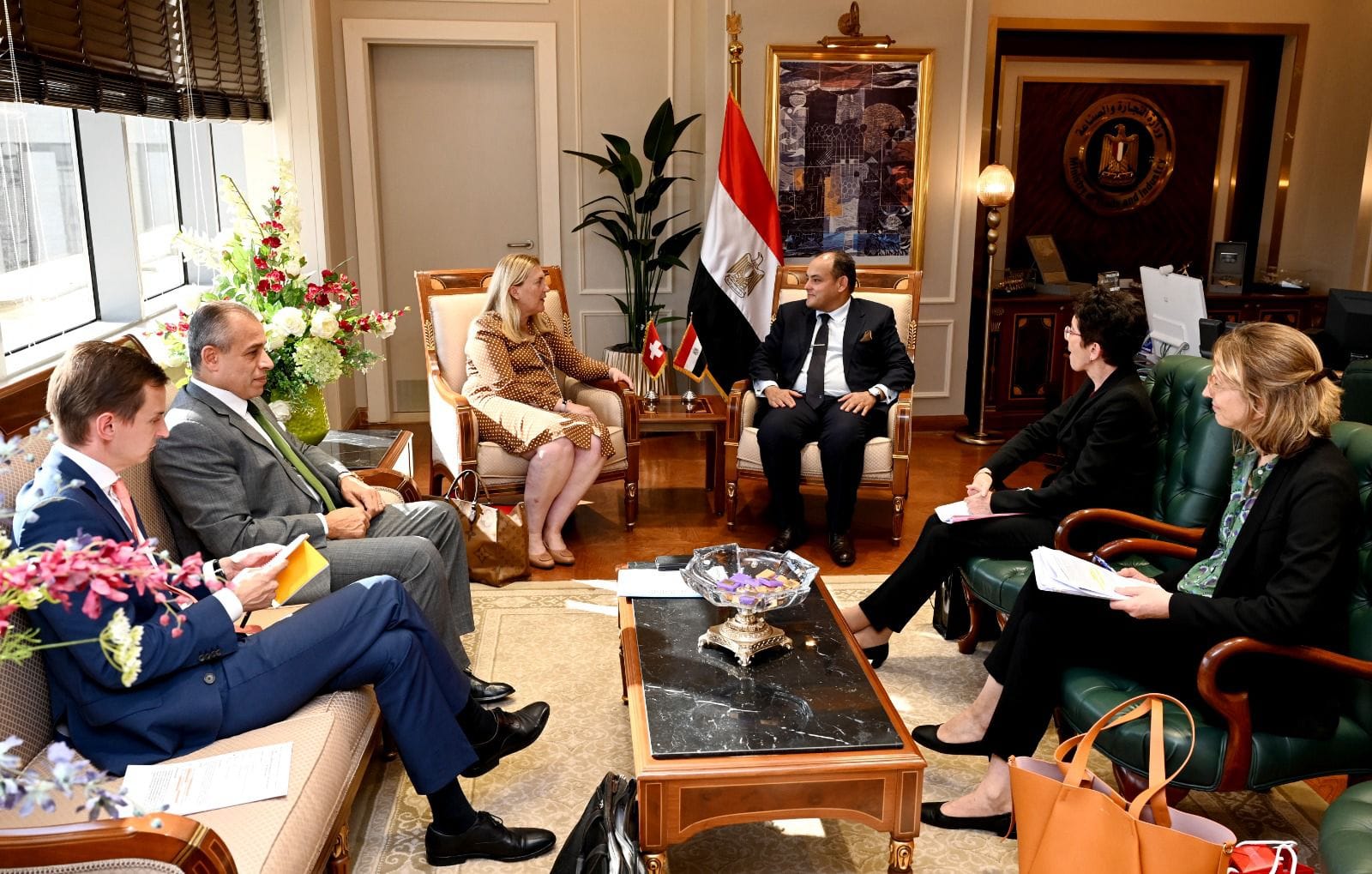 استقبال وزير التجارة والصناعة لـ وزيرة الدولة للشؤون الاقتصادية السويسرية