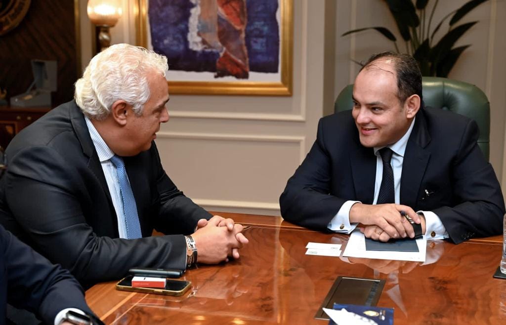 وزير التجارة والصناعة مع مجموعة هايدلبرج ماتيريالز مصر 