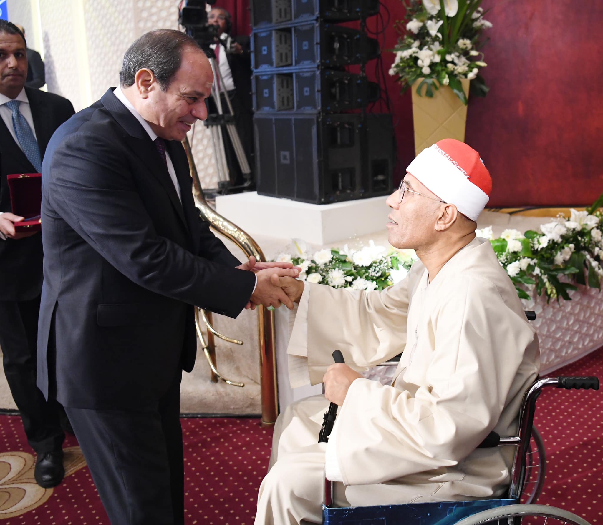 السيسي يكرم عددًا من العلماء والأئمة والقراء في احتفالية المولد النبوي الشريف