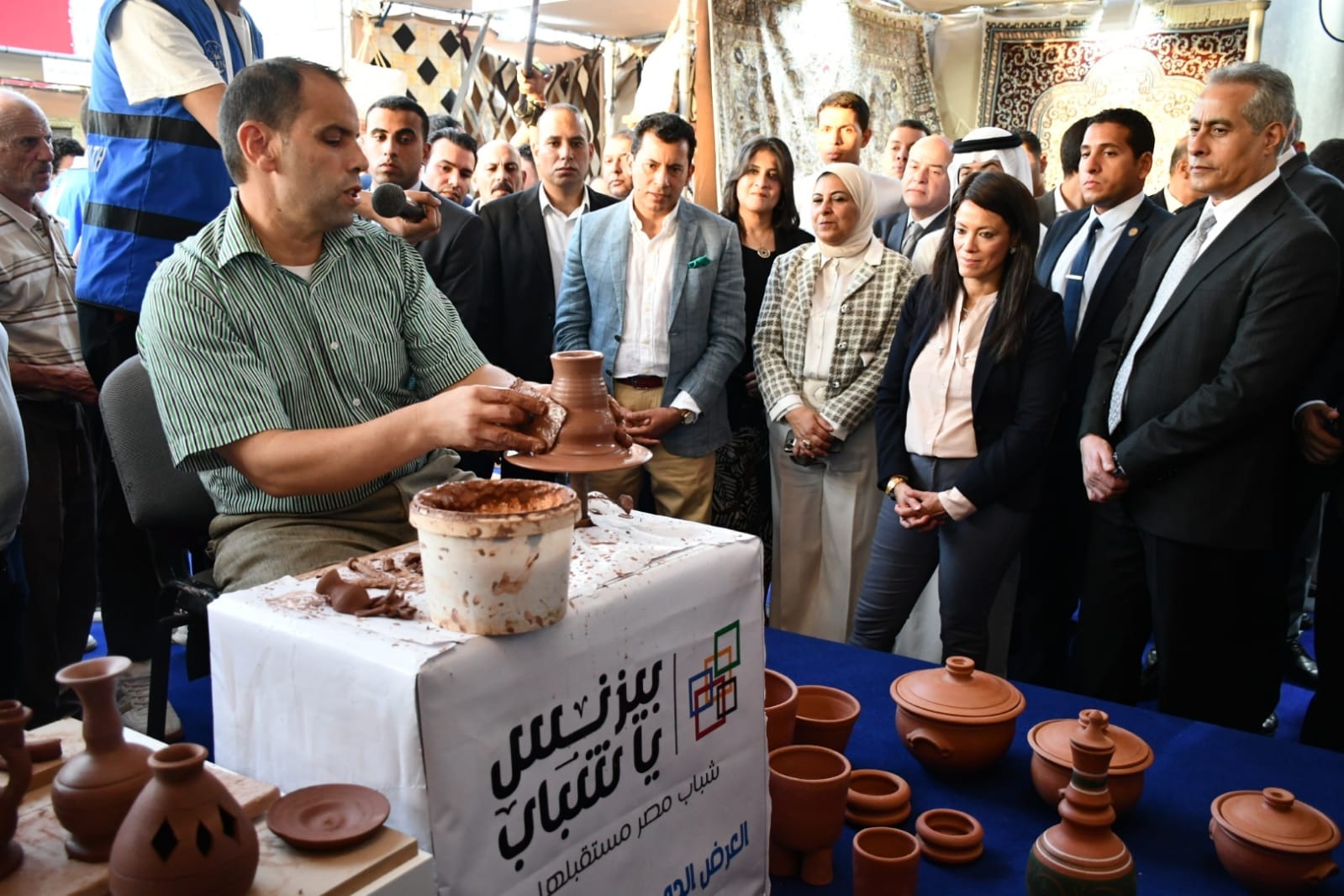 وزير الشباب يفتتح معرض بيزنس يا شباب للحرف والصناعات الصغيرة