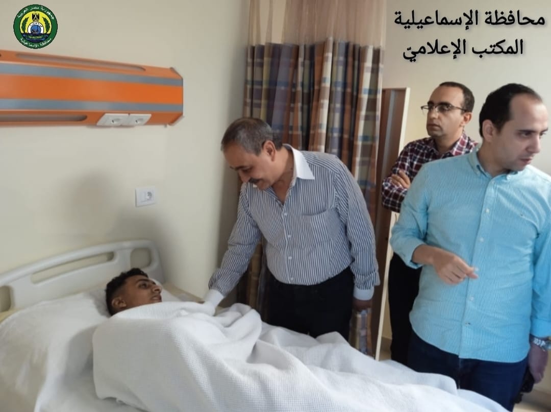 محافظ الإسماعيلية يطمئن على حالة المصابين بالحريق