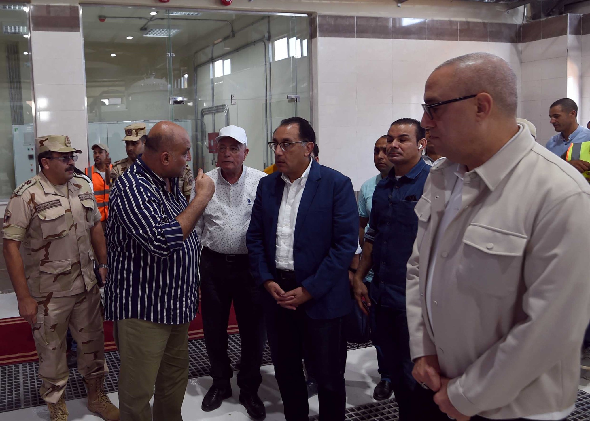 مدبولي يتفقد مشروع محطة تحلية مياه البحر بطابا