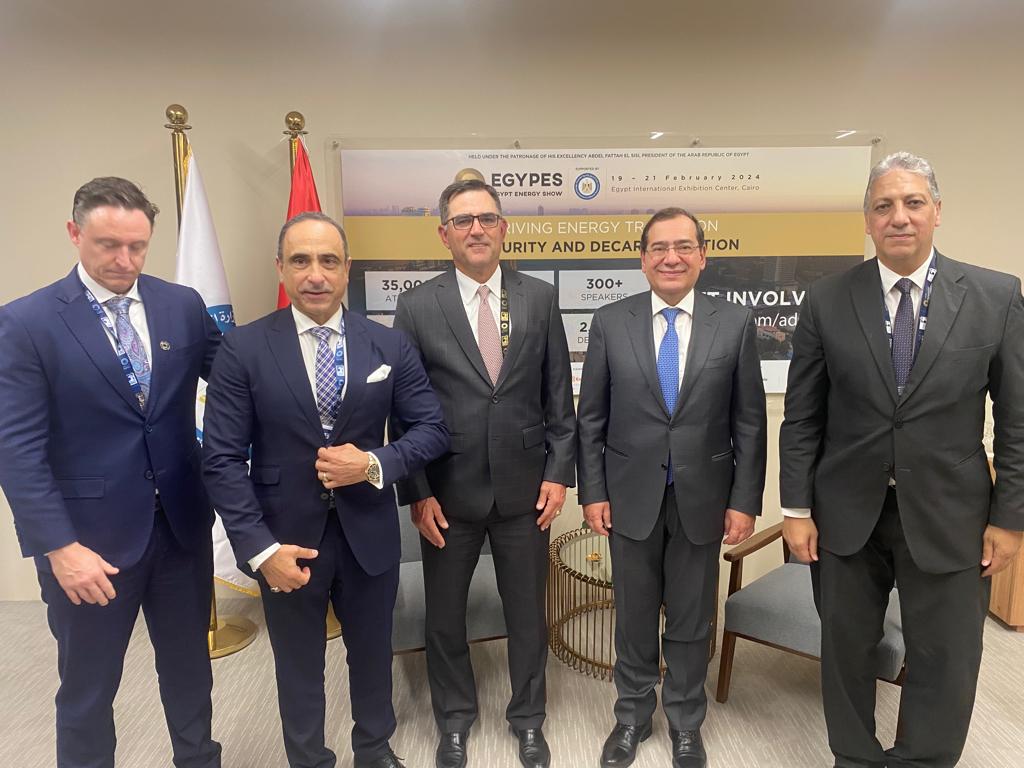 مباحثات ثنائية مع رئيس شركة هاليبرتون