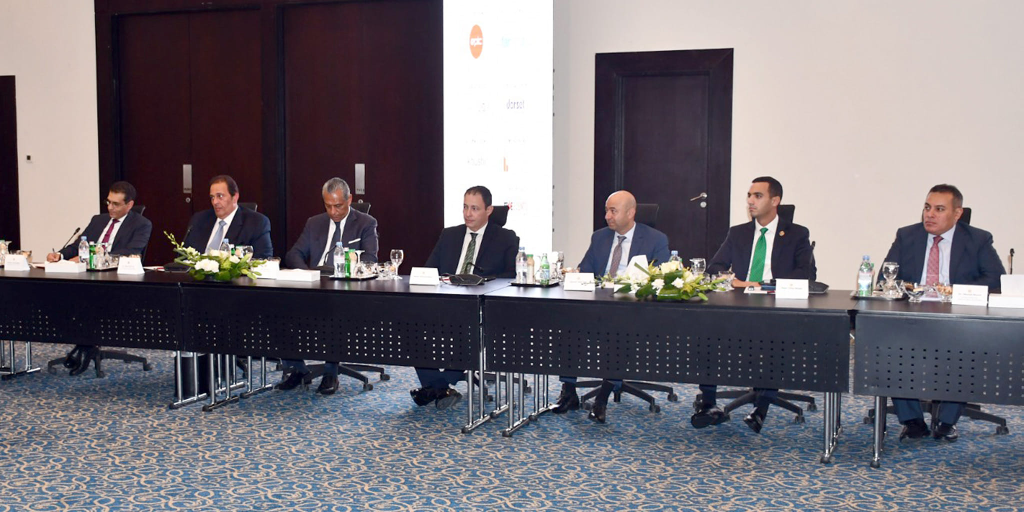 رئيس الوزراء يعقد اجتماعًا مع ممثلي 30 شركة هندية