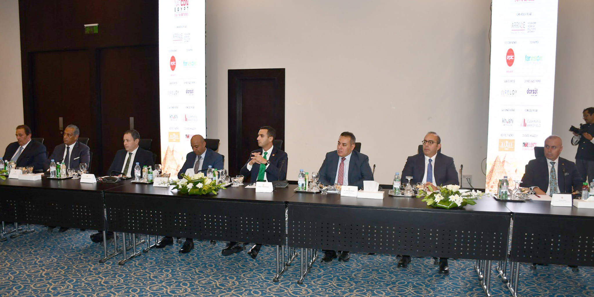 رئيس الوزراء يعقد اجتماعًا مع ممثلي 30 شركة هندية