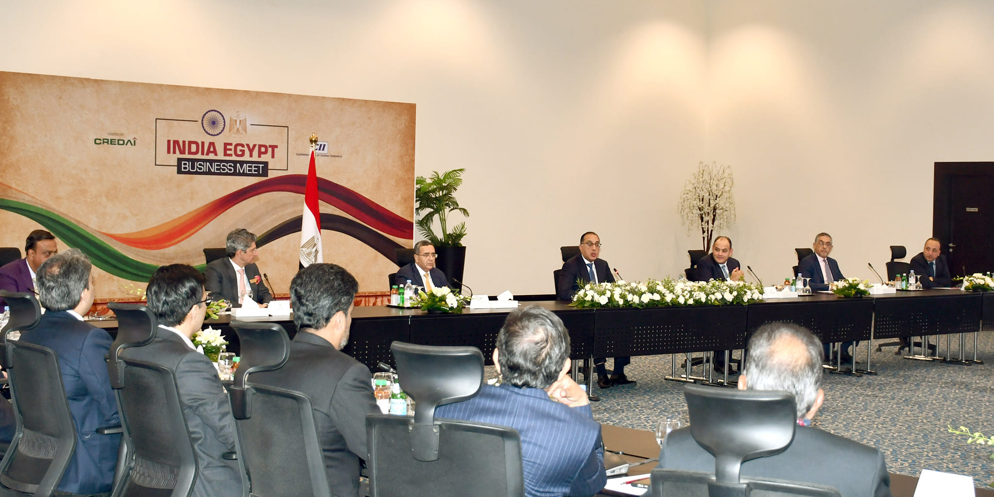 رئيس الوزراء يعقد اجتماعًا مع ممثلي 30 شركة هندية