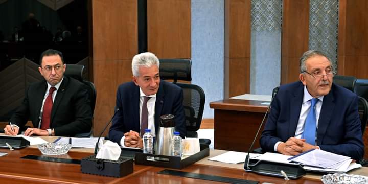 الحكومة والصناع والتجار يتوافقون على مبادرة لخفض أسعار السلع