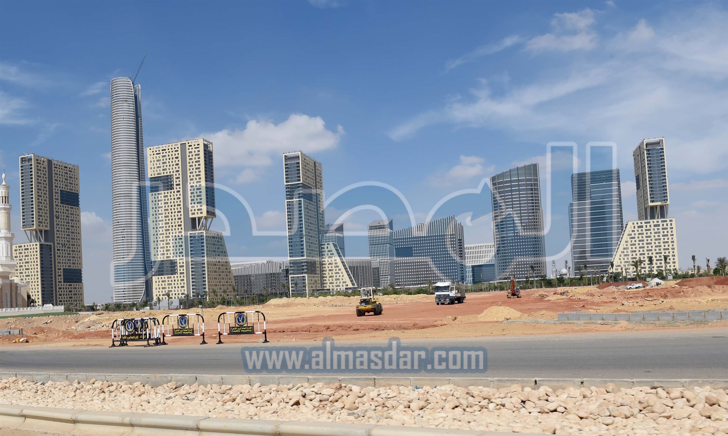 مدبولى يبدأ جولة تفقدية لعدد من المشروعات بالعاصمة الإدارية