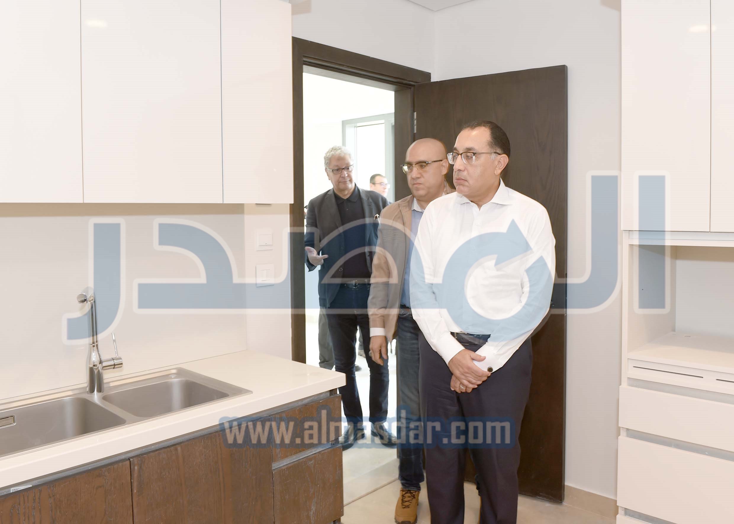 مدبولى يبدأ جولة تفقدية لعدد من المشروعات بالعاصمة الإدارية