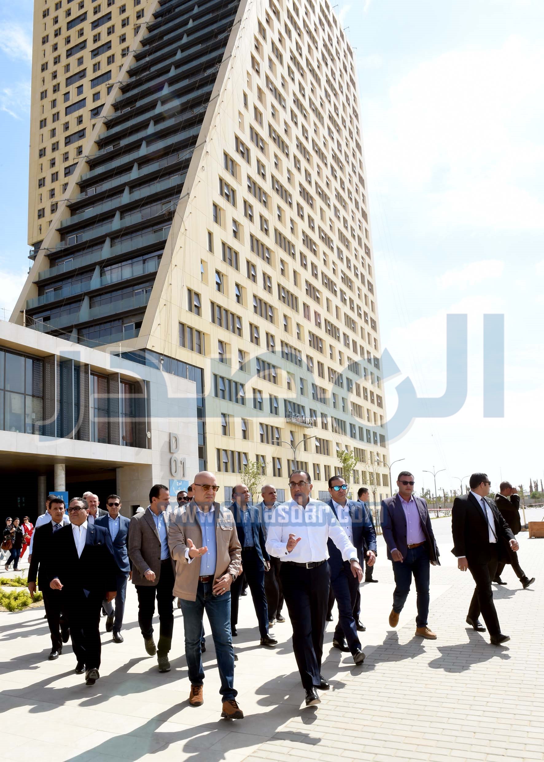 رئيس الوزراء يتفقد مشروعات العاصمة الإدارية الجديدة